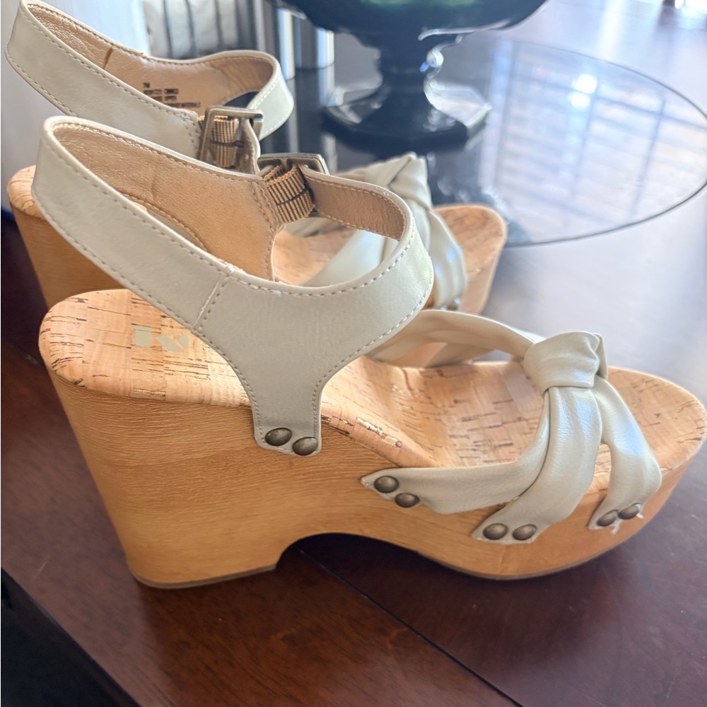 Kork-Ease Cream Leather Knot Wedge Sandals